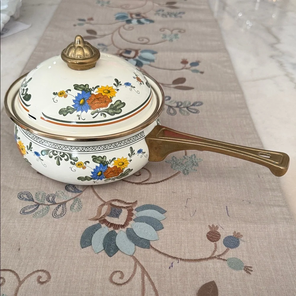 Villeroy & Boch Alt Amsterdam 6.5” Metal/Enamel Skillet Pot with Lid